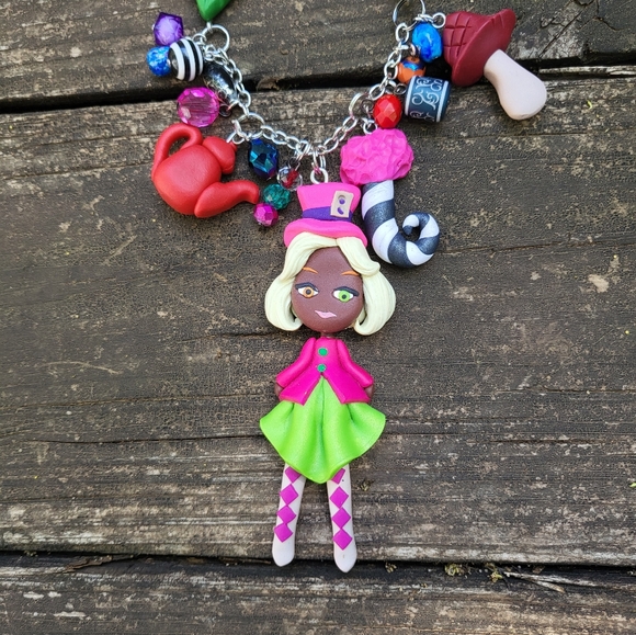 🦋🌺Mad Hatter🥀Girl 🐛🍄Necklace - Picture 6 of 7